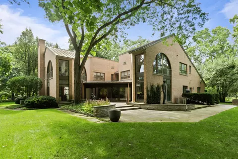 911 Woodbine Pl, Lake Forest, IL 60045