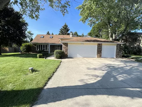 27 W520 Ridgeview St, West Chicago, IL 60185