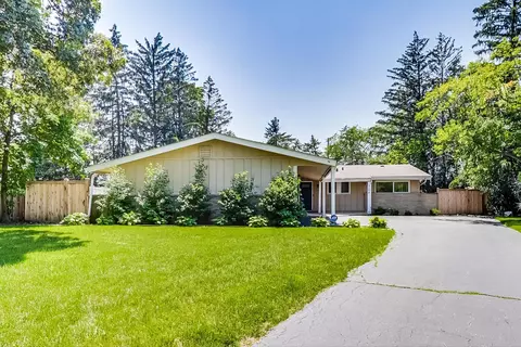 2148 Tanglewood Ct, Highland Park, IL 60035