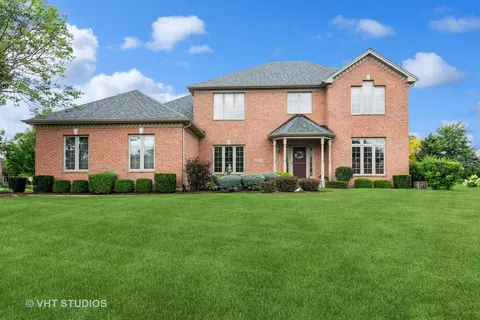 2212 Big Woods Dr, Batavia, IL 60510