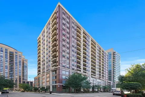 451 W Huron St #1408, Chicago, IL 60654