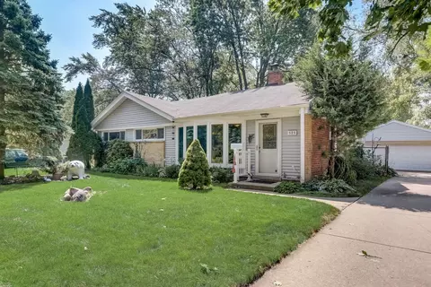 525 E Baldwin Rd, Palatine, IL 60074