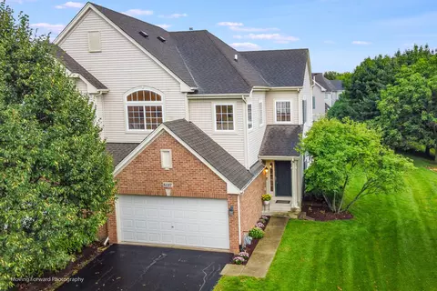 6137 Canterbury Ln #28-4, Hoffman Estates, IL 60192