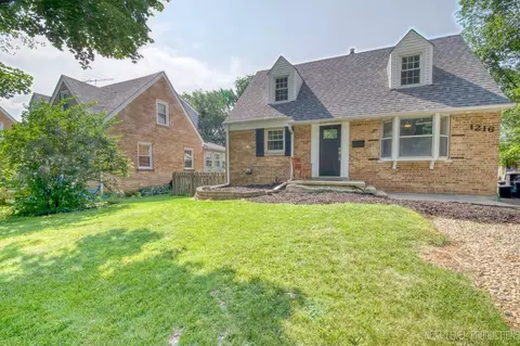 1216 Manchester Rd, Wheaton, IL 60187