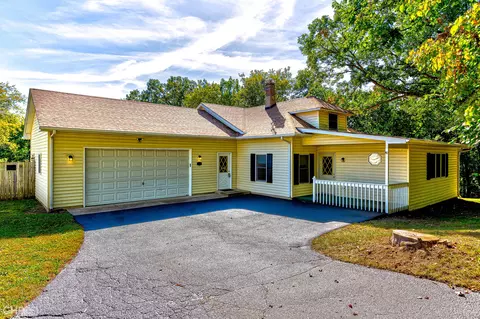 817 Porten Rd, Mchenry, IL 60051