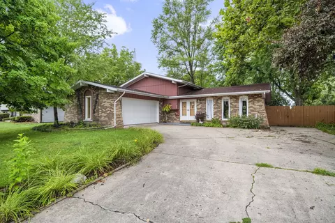 203 Shabbona Dr, Minooka, IL 60447