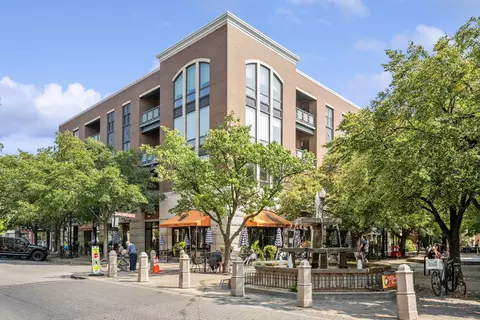 2326 W Giddings Ave #306, Chicago, IL 60625