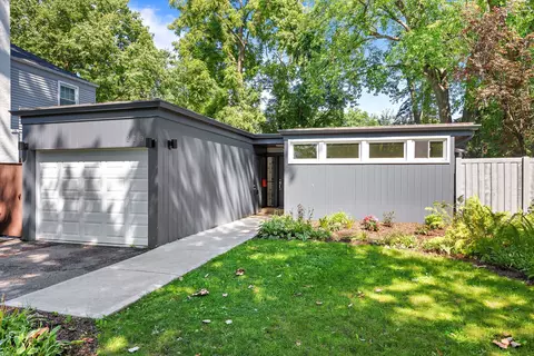 279 Latrobe Ave, Northfield, IL 60093