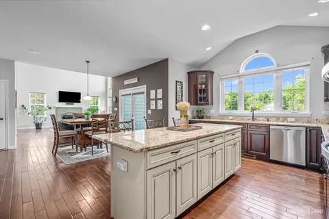 3614 Tournament Dr, Elgin, IL 60124 photo 8