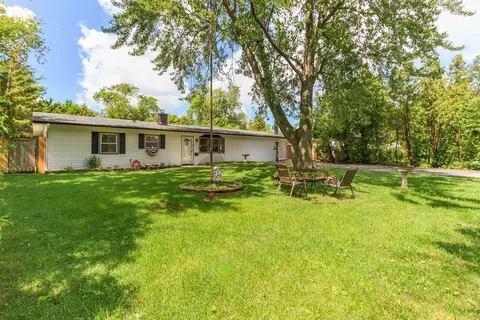 404 Greenwood Rd, Glenview, IL 60025