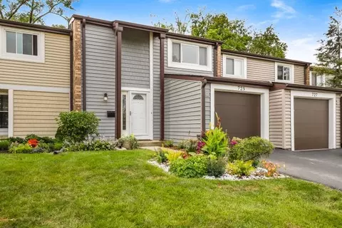 725 Lakeside Circle Dr, Wheeling, IL 60090