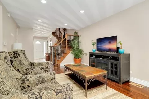 725 Lakeside Circle Dr, Wheeling, IL 60090 photo 3