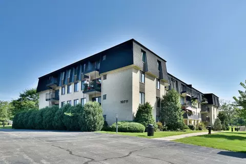 10711 5th Avenue Cutoff #407, Countryside, IL 60525