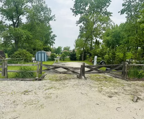 16 Dinosaur Rd, Wilmington, IL 60481