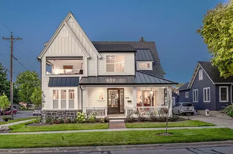 606 S Main St, Naperville, IL 60540