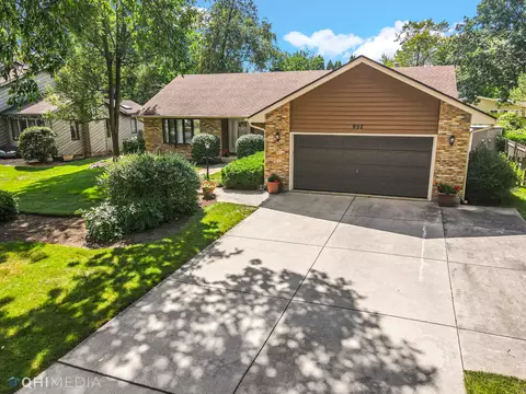 952 Pine Grove Ave, Gurnee, IL 60031