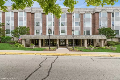 201 Thames Pkwy #2H, Park Ridge, IL 60068