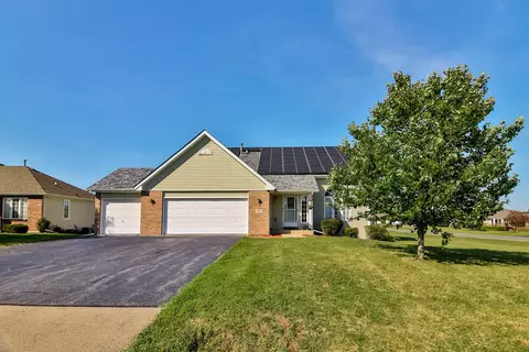 381 Red Fox Dr, Davis Junction, IL 61020