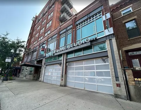 1515 N Wells St #P13, Chicago, IL 60610