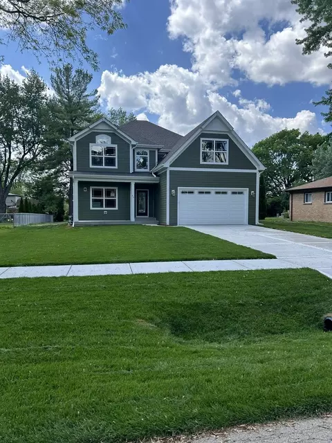 414 White Oak Dr, Roselle, IL 60172