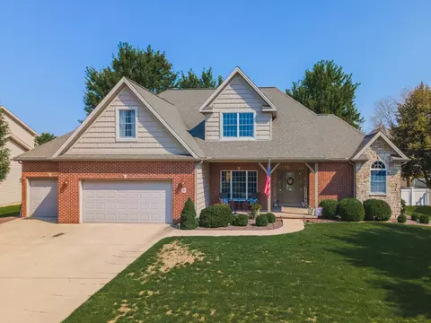 6 Deerfield Ct, Bloomington, IL 61705