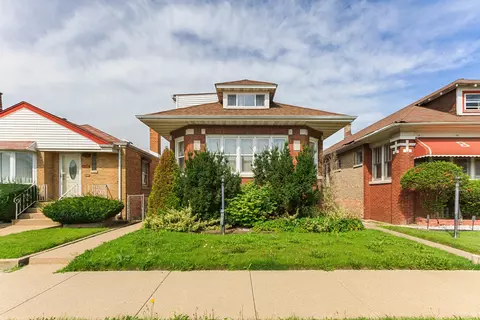 10136 S Calumet Ave, Chicago, IL 60628