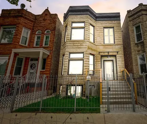 3329 W Flournoy St, Chicago, IL 60624