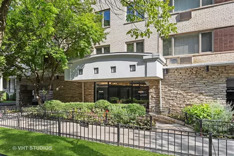 426 W Barry Ave #204, Chicago, IL 60657