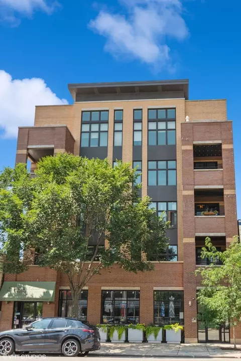 6124 N Broadway St #3N, Chicago, IL 60660