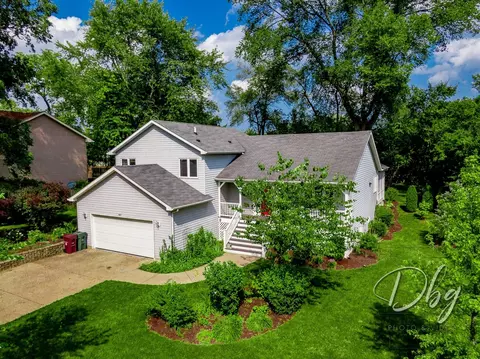 907 Pine Grove Ave, Gurnee, IL 60031