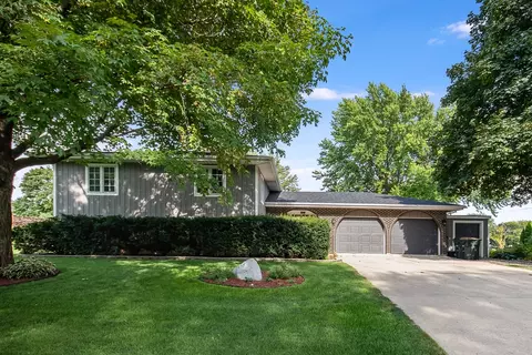 10423 Dawn Ave, Naperville, IL 60564