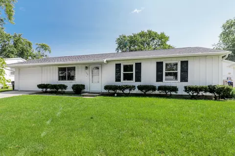 1223 Mount Vernon Dr, Bloomington, IL 61704
