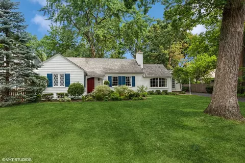 754 Highview Ter, Lake Forest, IL 60045