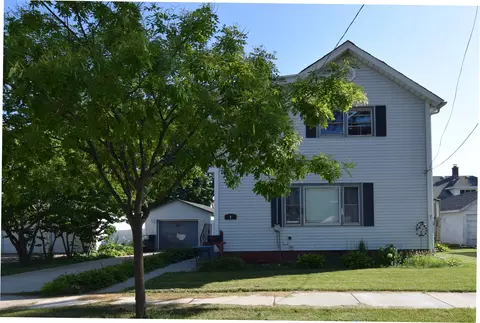 8 Madison St, Algonquin, IL 60102