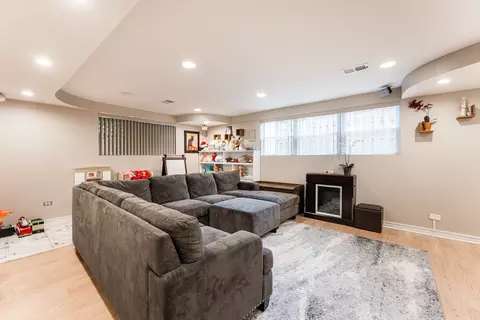 1004 E Golfhurst Ave, Mount Prospect, IL 60056 photo 25