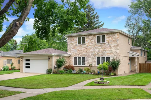 1004 E Golfhurst Ave, Mount Prospect, IL 60056