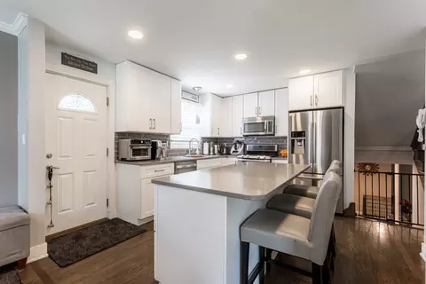 1004 E Golfhurst Ave, Mount Prospect, IL 60056 photo 9