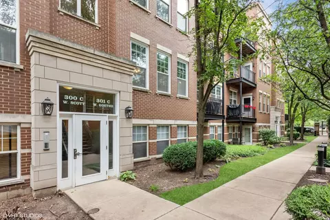 301 W Goethe St #302, Chicago, IL 60610