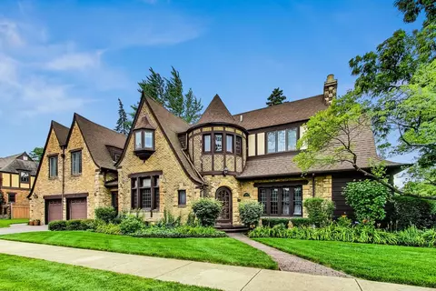 204 W St Charles Rd, Elmhurst, IL 60126