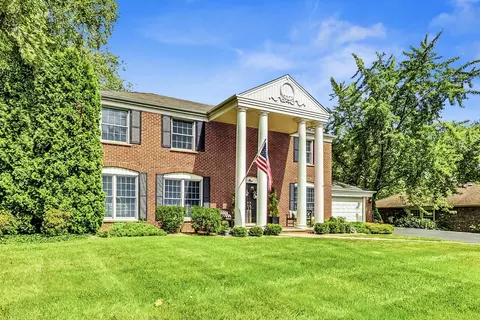 1 Knoll Ridge Rd, Rolling Meadows, IL 60008 photo 2