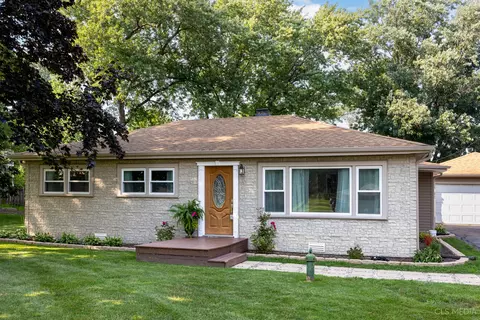 708 Valley View Dr, Schaumburg, IL 60193