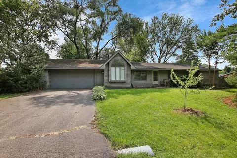 403 Nippersink Dr, Mchenry, IL 60050