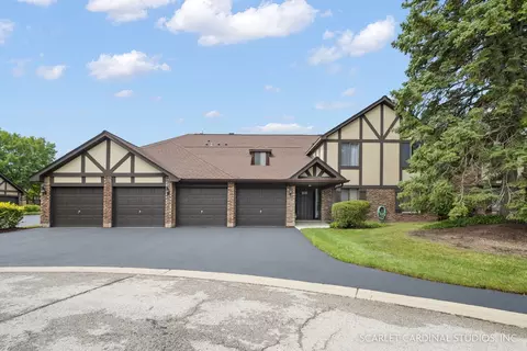 835 Sheldon Ct #704D, Wheaton, IL 60189