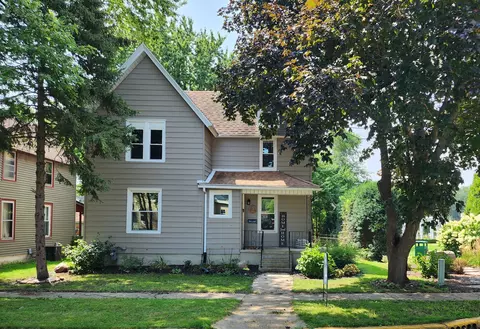 194 W 1st St, Manteno, IL 60950