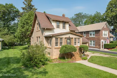 124 N Adams St, Westmont, IL 60559