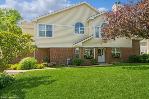765 W Happfield Dr #29, Arlington Heights, IL 60004