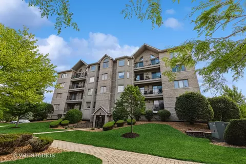 11901 Windemere Ct #304, Orland Park, IL 60467