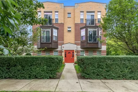 9222 Ewing Ave #201, Evanston, IL 60203