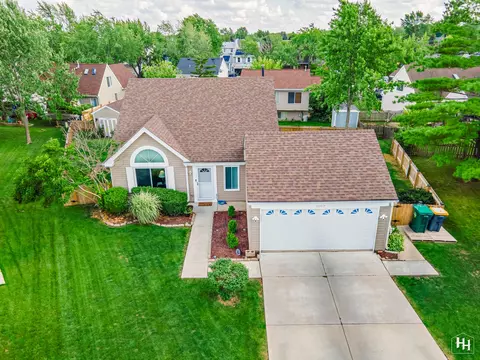1007 Sunset Cir, Streamwood, IL 60107