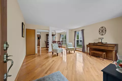 614 Wingpointe Dr, Aurora, IL 60506 photo 4